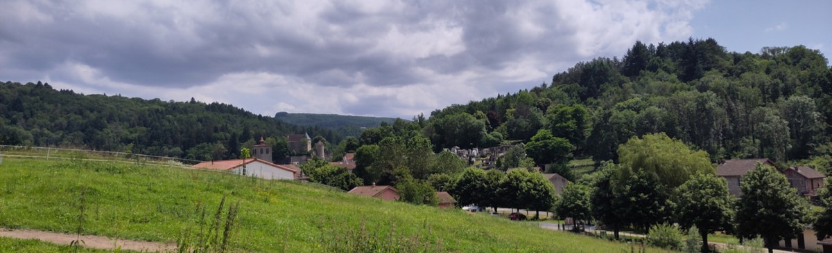 Vue de Châteldon depuis les hauteurs de Doubaille